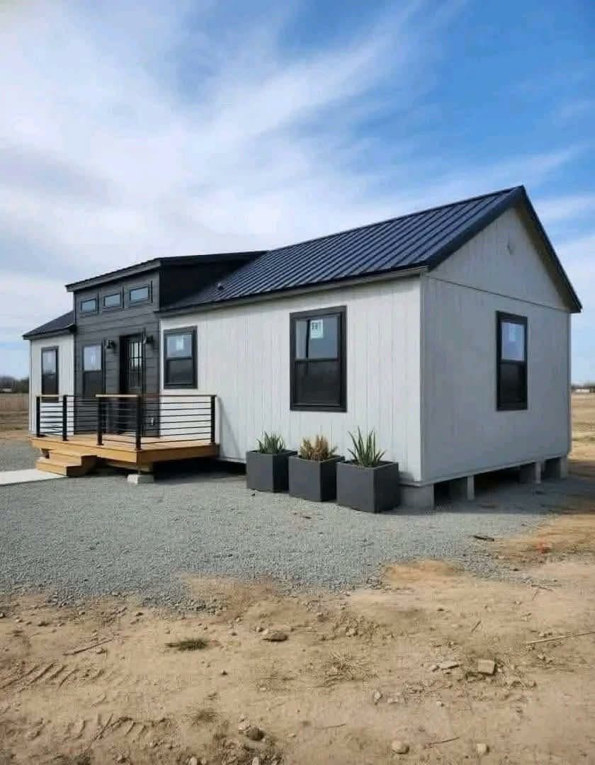 The Foxglove Cabin — 2-Bed 640 Sq Ft - image 1