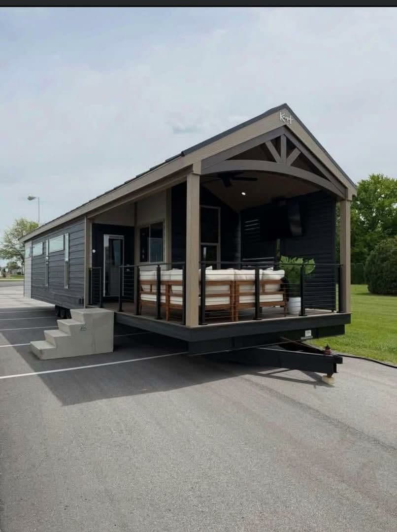 The ELDORADO — 1-Bed with Soaking Tub & Porch - image 1