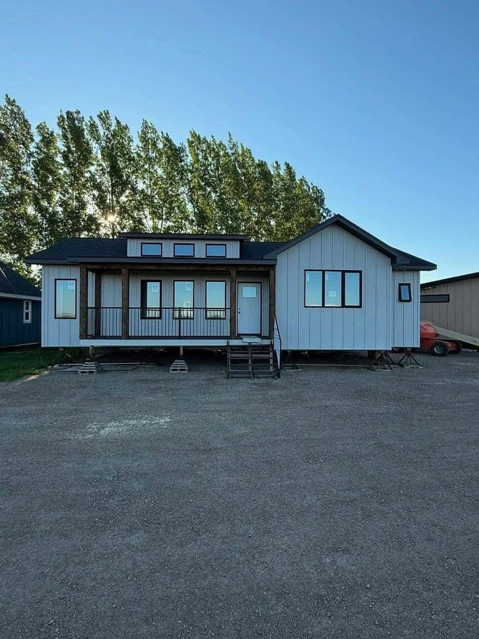 The Klondike — 2-Bed+Office 1,208 Sq Ft Luxury - image 1