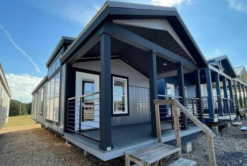 Deekan — Rustic 1-Bed 607 Sq Ft - image 1