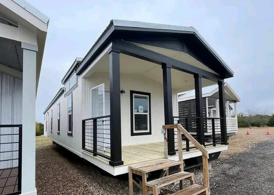 Model RBI36207 — 2-Bed 940 Sq Ft Deal - image 1