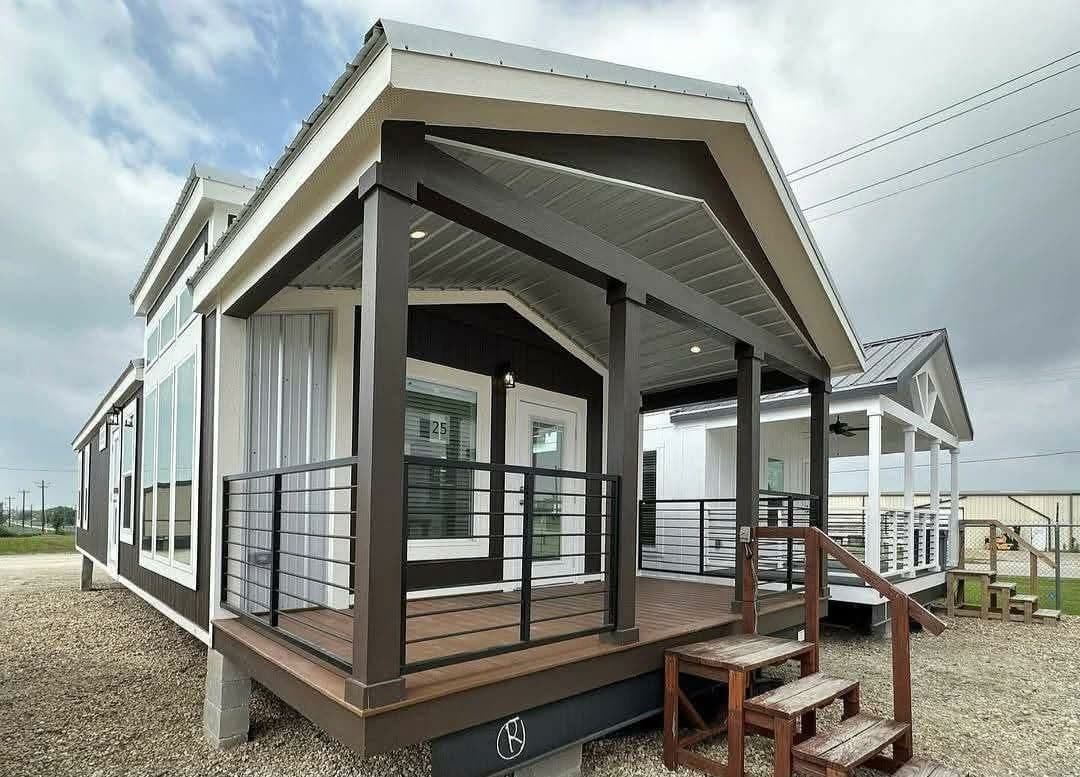 The Diamond Series Drake — 782 Sq Ft - image 1